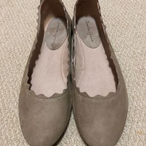 Neutral Color Flat with Scalloped Topline